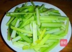 蚝油鲜虾炒芹菜的做法图解3