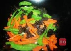 荷兰豆炒木耳的做法图解6