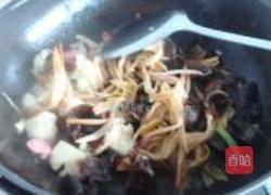 花菜木耳炒香肠的做法图解8