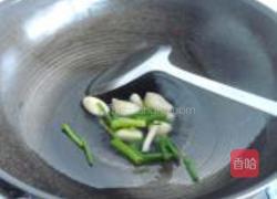 花菜木耳炒香肠的做法图解5