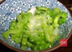 糖醋拌苦瓜的做法图解5