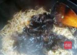 绿豆芽韭菜炒木耳的做法图解4