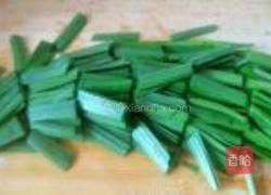 绿豆芽韭菜炒木耳的做法图解6