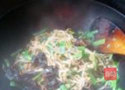 绿豆芽韭菜炒木耳的做法图解8
