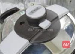 凉拌五香花生米的做法图解2