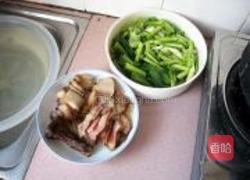 蒜苗炒腊肉的做法图解3