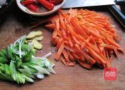 牛肉炒胡萝卜丝的做法图解2