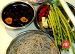 芦笋香菇焖粉条的做法图解1