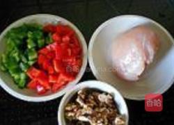 双椒桃仁鸡丁的做法图解1