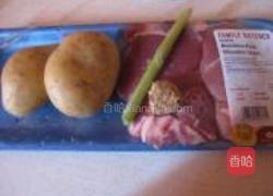 土豆烧猪肩肉的做法图解1