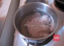 土豆烧猪肩肉的做法图解2