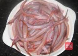 酸菜炒乃鱼的做法图解2