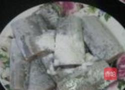 豆瓣酱烧带鱼的做法图解2