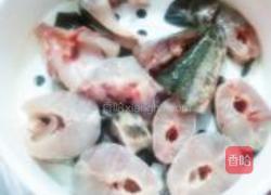 黑鱼萝卜汤的做法图解1