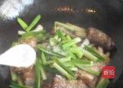 青蒜烩带鱼的做法图解12