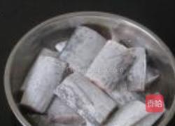 青蒜烩带鱼的做法图解2