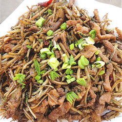 野生芦蒿炒肉丝的做法[图]