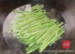 榄菜芝麻炒豆角的做法图解1