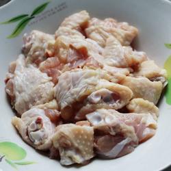 鲜姬菇炒鸡翅中的做法[图]