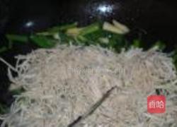 大蒜炒干丝的做法图解3