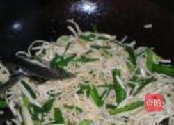 大蒜炒干丝的做法图解4