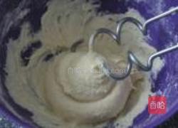 红豆沙奶酥面包的做法图解2