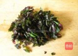 紫苏香煎三文鱼骨的做法图解2