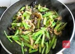 芹菜炒腰花的做法图解20
