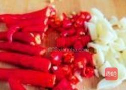 鲮鱼炒西兰花的做法图解3