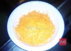 胡萝卜蛋饼的做法图解1