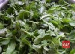 蒜香豌豆苗的做法图解1