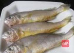 油豆腐小黄鱼煲的做法图解1