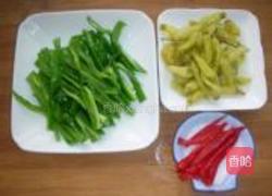 泡椒藕条的做法图解1
