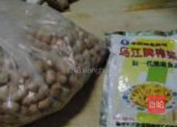 榨菜拌花生米的做法图解1