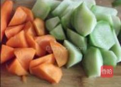 罗汉果煲猪骨汤的做法图解2