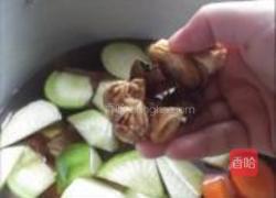 罗汉果煲猪骨汤的做法图解3