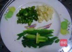 胡萝卜炒腊肉的做法图解2