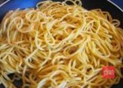 荷兰豆鸡腿炒面的做法图解10