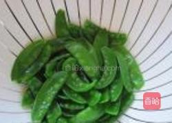 荷兰豆鸡腿炒面的做法图解2