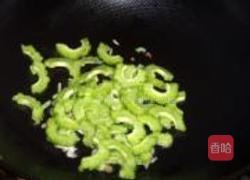 榨菜炒苦瓜的做法图解5