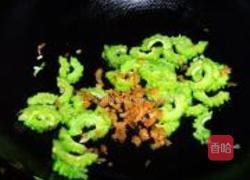 榨菜炒苦瓜的做法图解6