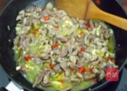 酸豆角炒鸡杂的做法图解3