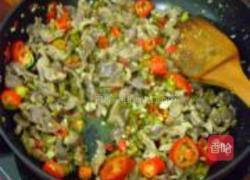 酸豆角炒鸡杂的做法图解5