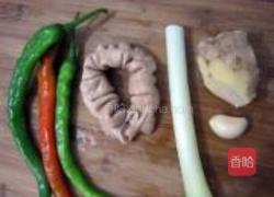 长椒肥肠的做法图解1