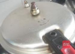话梅桂圆糯米藕的做法图解7