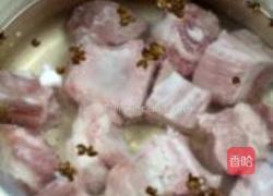 荔枝皮蛋炖排骨的做法图解4