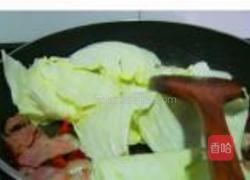 包菜小炒腊肉片的做法图解8