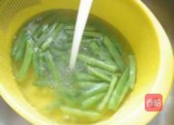 茄汁鱿鱼四季豆的做法图解4