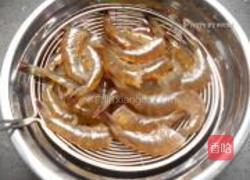 油爆虾的做法图解1