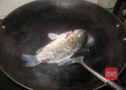 鲫鱼芫荽豆腐汤的做法图解3